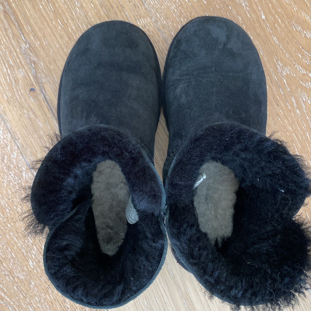 UGGs Womens Mini Bailey Button II (SIZE 5) - Picture 9 of 12